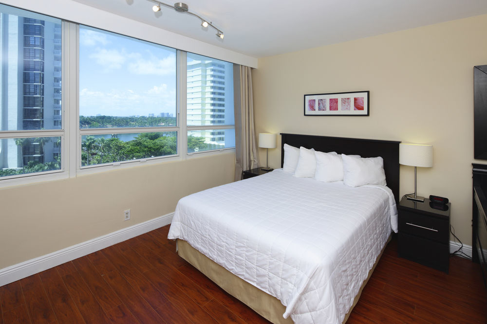 Castle Beach By New Point Miami Hotel ไมอามีบีช ภายนอก รูปภาพ