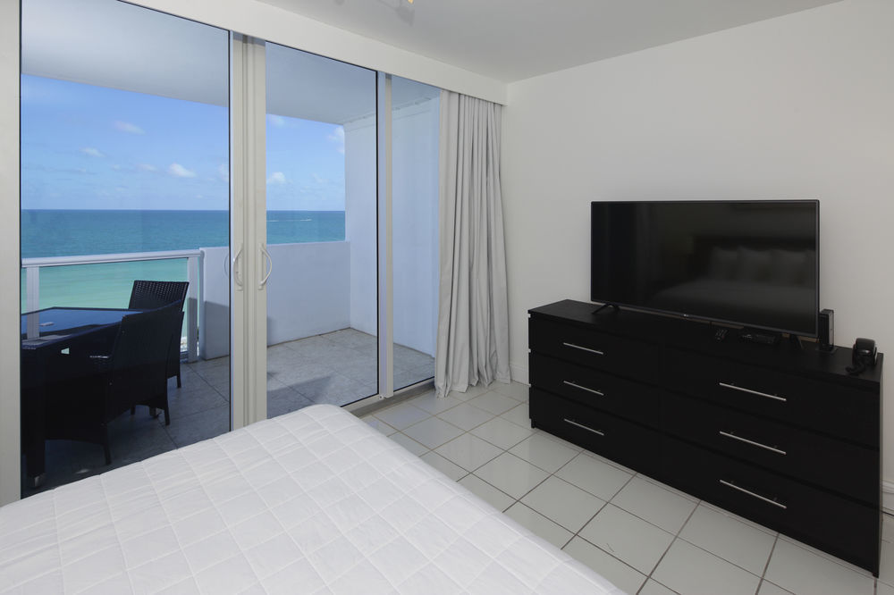 Castle Beach By New Point Miami Hotel ไมอามีบีช ภายนอก รูปภาพ
